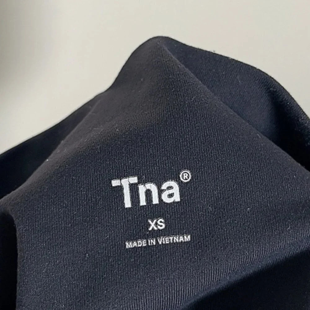 Aritzia Tna Life Atmosphere Hi-rise 7" Short - Picture 5 of 7